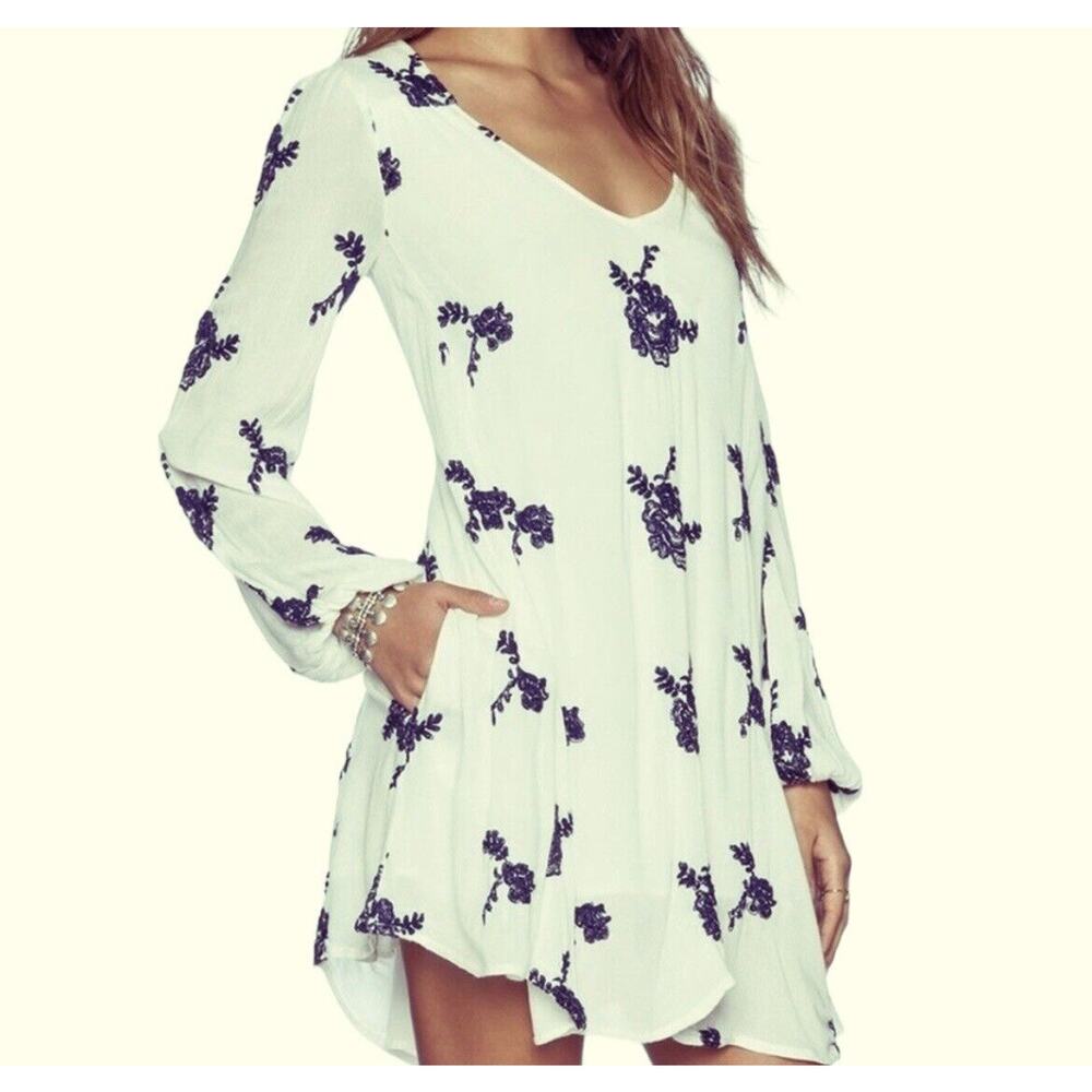 Free People Emma Swing Dress Sz XS Pale Mint w Navy embroidery LS Keyhole Back